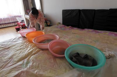 湖口楼上漏水，住户失联，小区没物管，业主维权难！律师来支招……